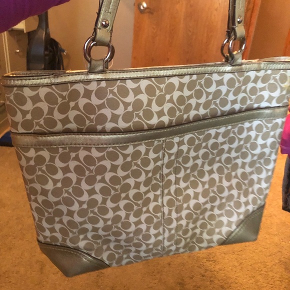 Coach purse - Picture 3 of 3